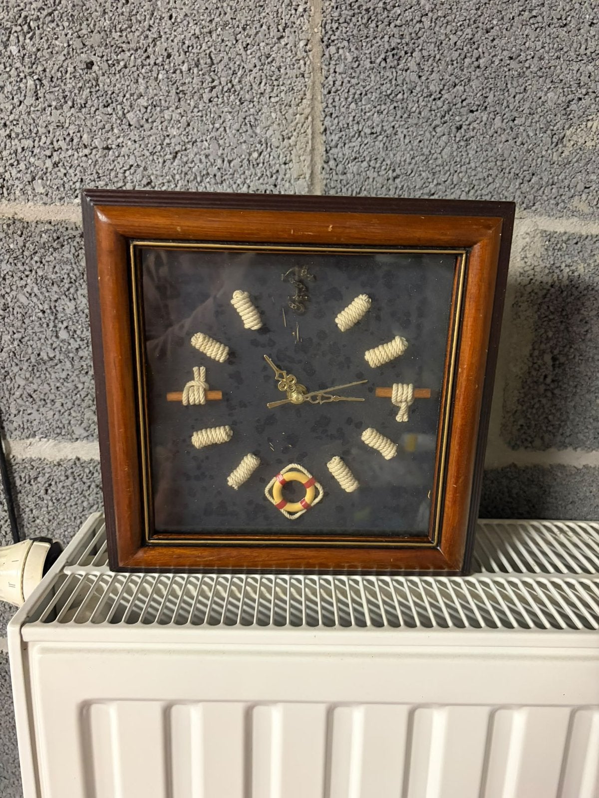 Montre murale, Enlèvement, Comme neuf, Bois, Noir