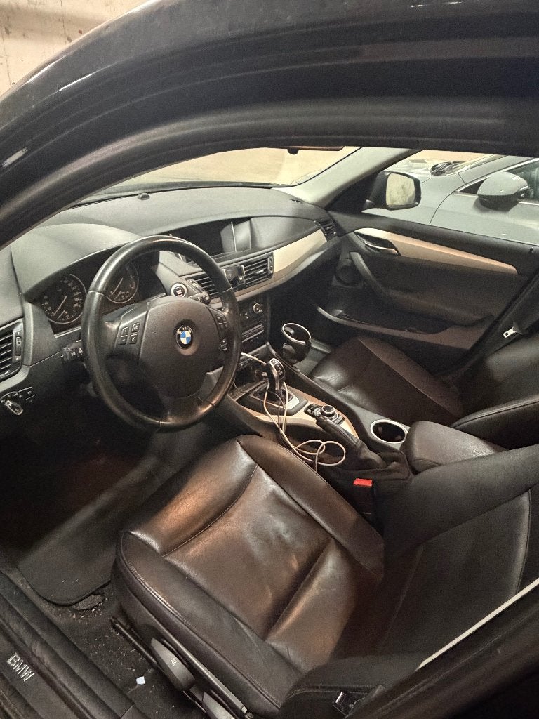 BMW X1 Te koop winter & zomerbanden op velg, Auto's, Zwart, Leder, Particulier, Zetelverwarming