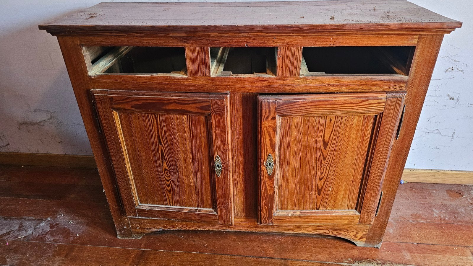 Meuble ancien de plus de 50 ans, Enlèvement, Pin