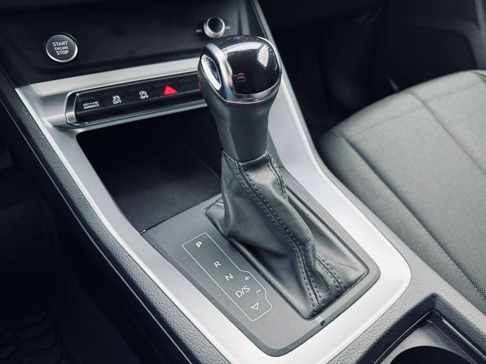 Audi Q3 Q3 Sportback TFSI S tronic, Garantie 1an. (bj 2020), Auto's, Stof, 4 cilinders, https://public.car-pass.be/vhr/cf74cd15-93c5-4dfe-80d7-b971a4d8f1be