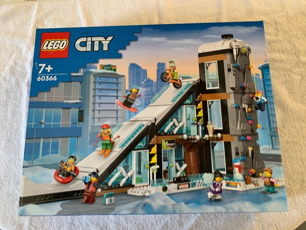 60366 LEGO City Ski and Climbing Center NIEUW, Kinderen en Baby's, Speelgoed | Duplo en Lego, Ophalen, City, Nieuw, Complete set
