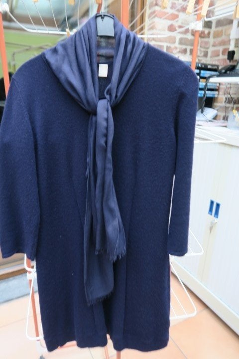 Kleedje donkerblauw met vaste sjaal N3 mt 40 (it44), Blauw, Ophalen of Verzenden, Zo goed als nieuw, Knielengte