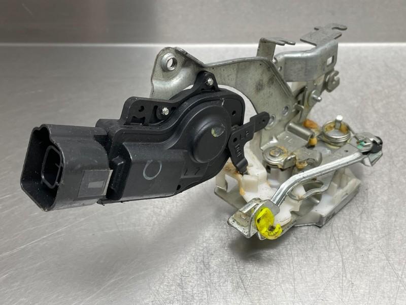 SERRURE DE PORTE RODS ARRIÈRE GAUCHE Daihatsu Trevis, Autos : Pièces & Accessoires, Utilisé, Daihatsu