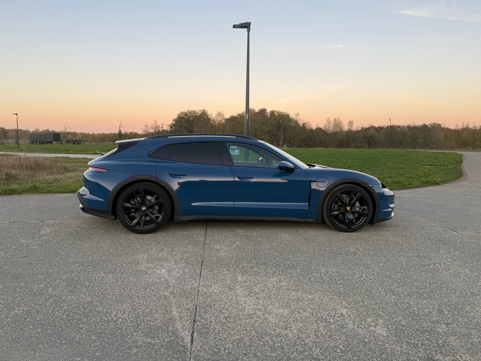 Porsche Taycan Cross Turismo | Pass Display | Sport Chrono, Autos, Cuir, Achat, Euro 6, Entretenue par le concessionnaire
