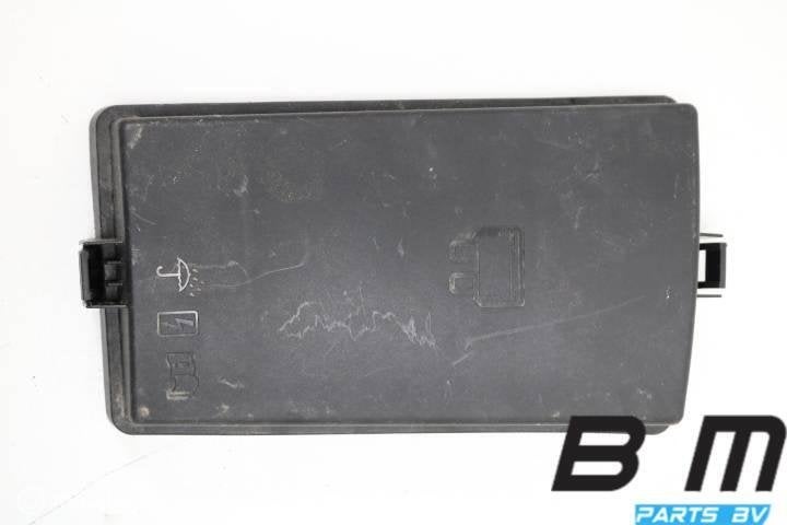 Deksel voor zekeringkast motorruimte VW Passat B8 5Q0937132B, Utilisé