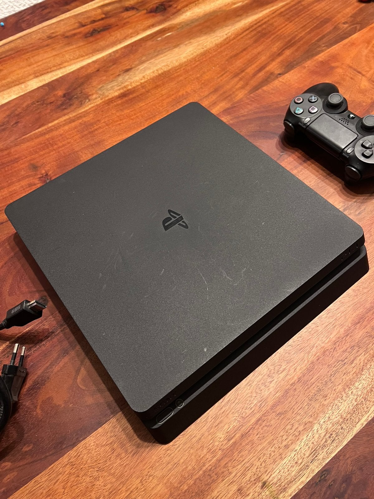 PS4 (Slim), 500 GB, Avec 1 manette, Enlèvement, Utilisé