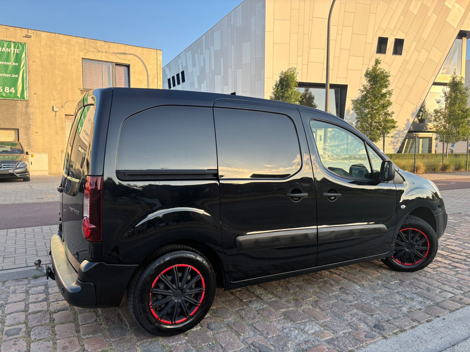 Peugeot Partner | 12 M Garantie | 84 Dkm | Benzine | 2018 |, Auto's, Voorwielaandrijving, Stof, Zwart, Handgeschakeld