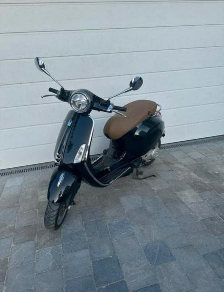 Vespa primavera 2022, Fietsen en Brommers, Scooters | Vespa, Ophalen, Gebruikt, Klasse B (45 km/u)