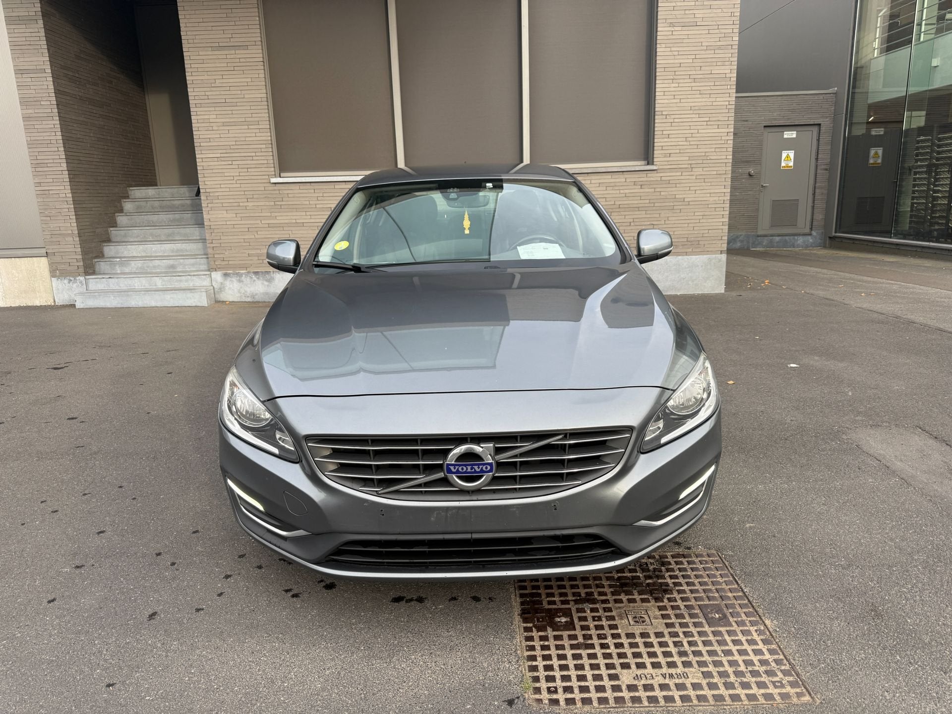 Volvo S60, Auto's, https://public.car-pass.be/vhr/879512a7-b99d-4abf-9e0b-e7ef89555d71, S60, Zilver of Grijs, BTW verrekenbaar