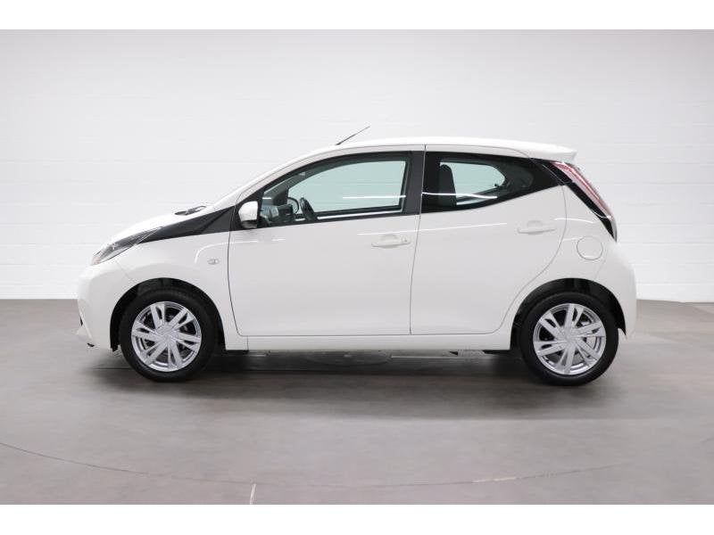 Toyota Aygo 1.0 X-Play Toyota Aygo X-Play 1.0VVT-i 69ch, Wit, Handgeschakeld, 5 deurs, USB
