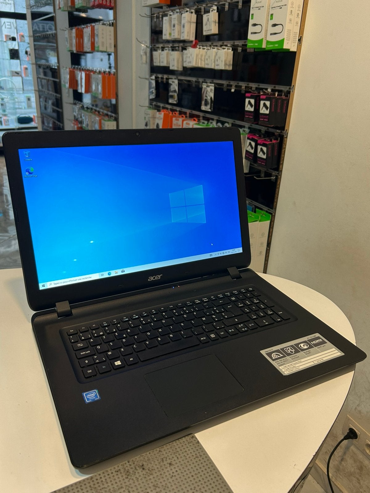 Acer Aspire ES17, Ophalen, HDD, Minder dan 2 Ghz, Zo goed als nieuw