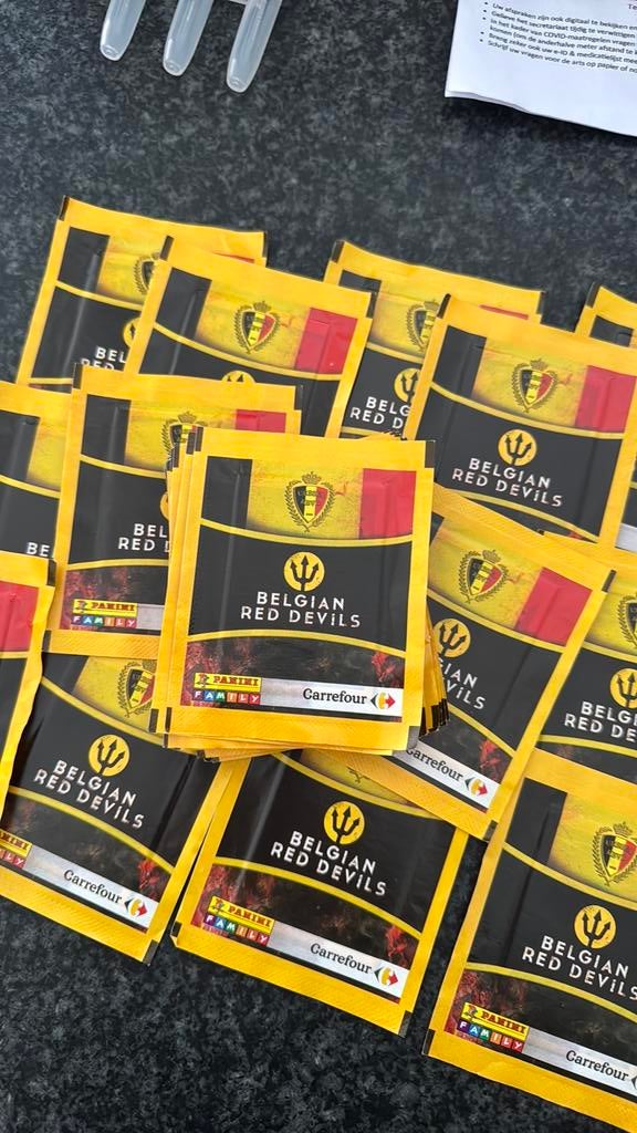 27 ongeopende Panini Belgian Red Devils 2014 sticker packs, Enlèvement ou Envoi, Neuf, Sport