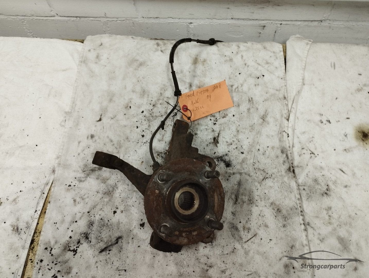 Fusee stuk rechts met wiellager en wielnaaf Ford Fiesta JA8, -, -, -, Enlèvement ou Envoi
