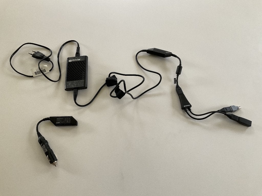 Lenovo AC adapter 20V met powerhub en DC adapter 12V, Electroménager, Pièces & Accessoires, Enlèvement ou Envoi, Comme neuf