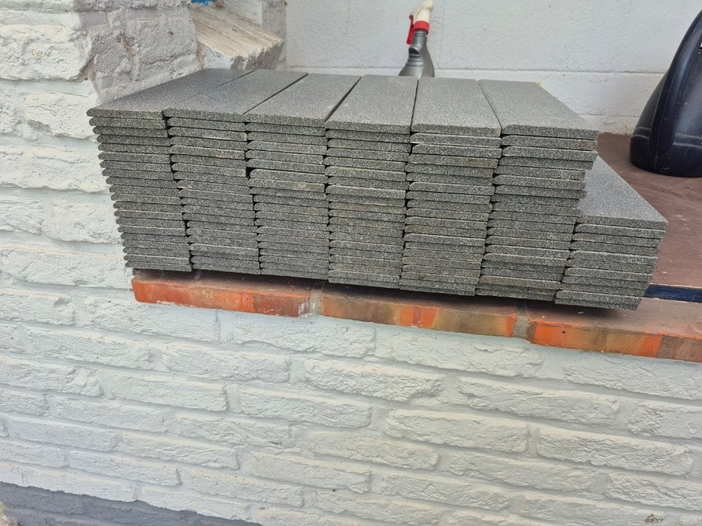 Tegel plint voor binnen,buiten,garage 30 cm x8 cm 85 stuks, Ophalen, Nieuw, Plinten
