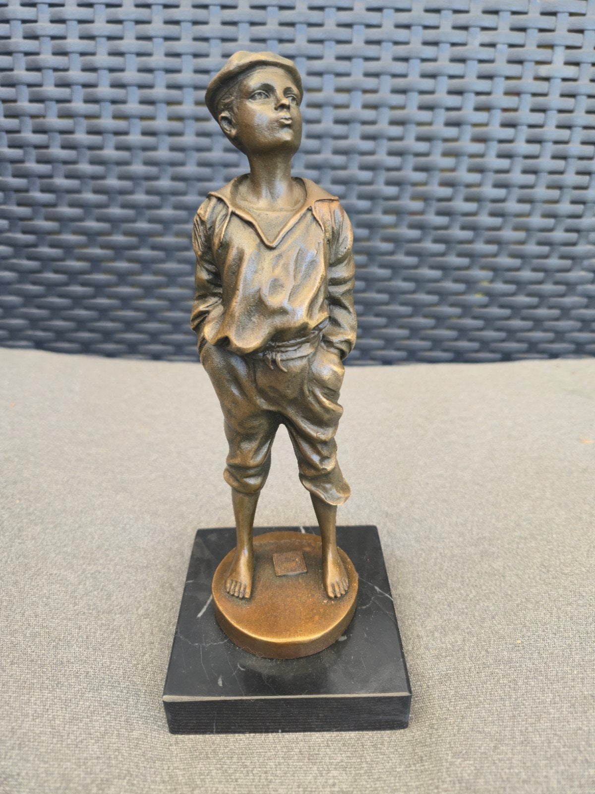 bronzen beeldje fluitende jongen, Ophalen