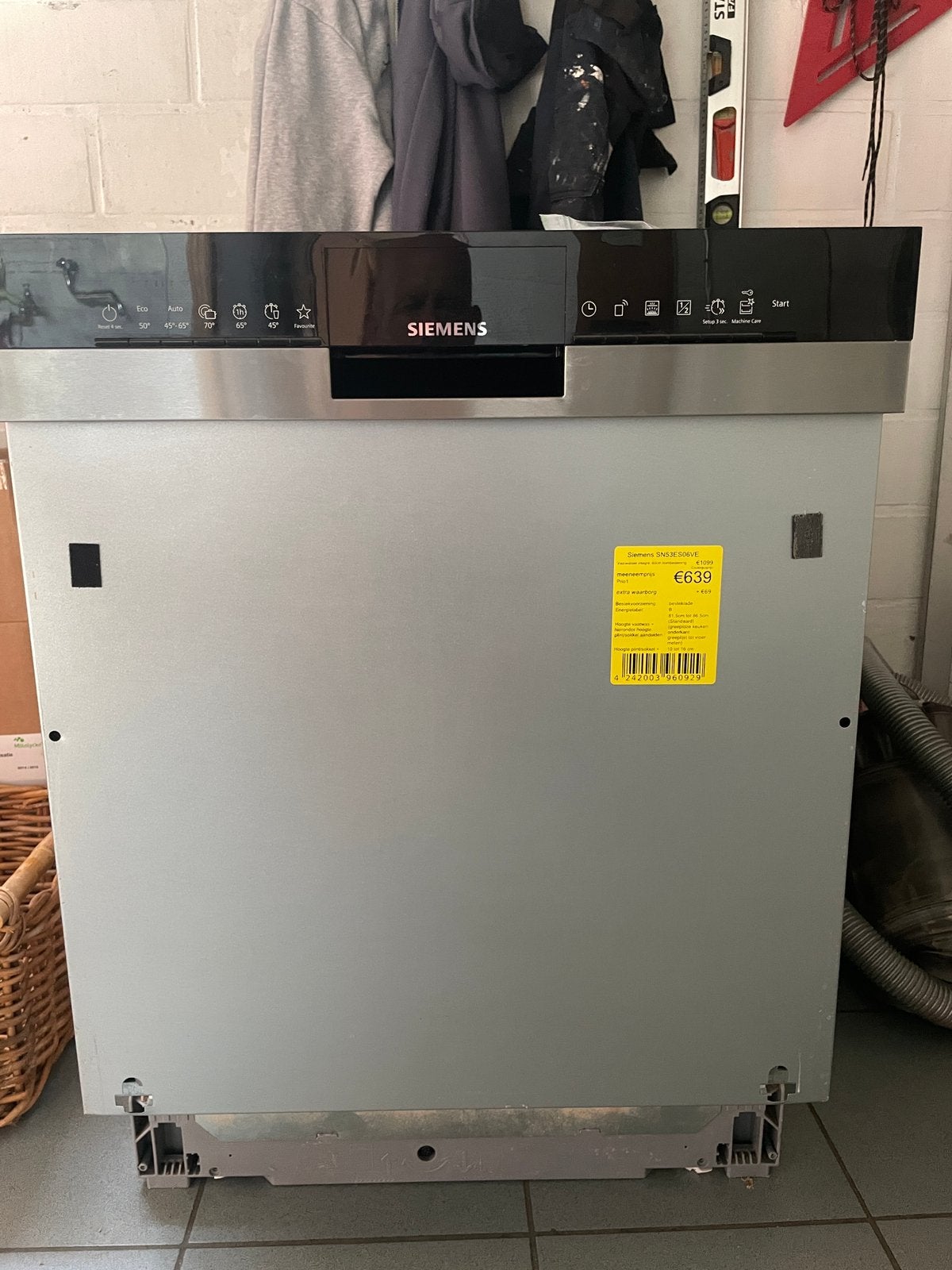 Inbouwvaatwasmachine 8 maanden oud nog in garantie, Elektronische apparatuur, Vaatwasmachines, Ophalen, Zo goed als nieuw, Inbouw
