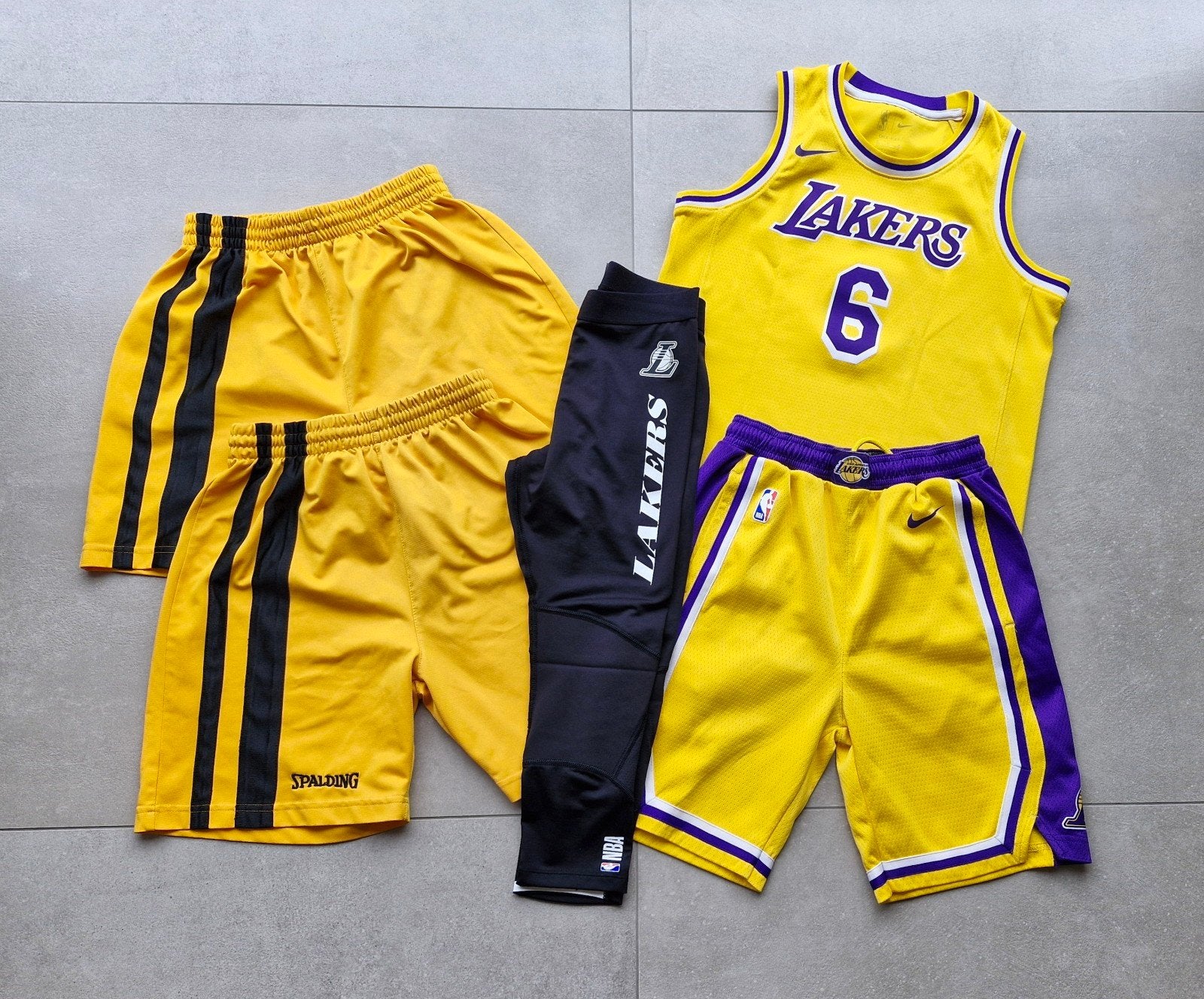 Basket set 10-12 jaar Lakers, Enlèvement ou Envoi, Comme neuf, Vêtements