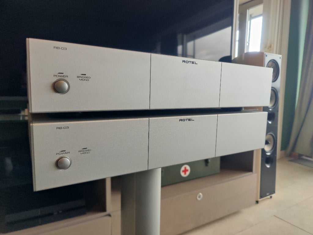 ROTEL RB-03 Power amplifiers, TV, Hi-fi & Vidéo, Autres marques, Comme neuf, Enlèvement, Stéréo