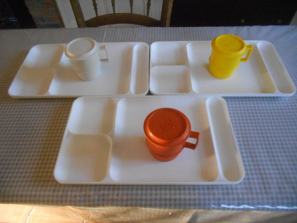 Tupperware plateaux/tasses - picnic - télé (mobilhome) o, Maison & Meubles, Enlèvement ou Envoi