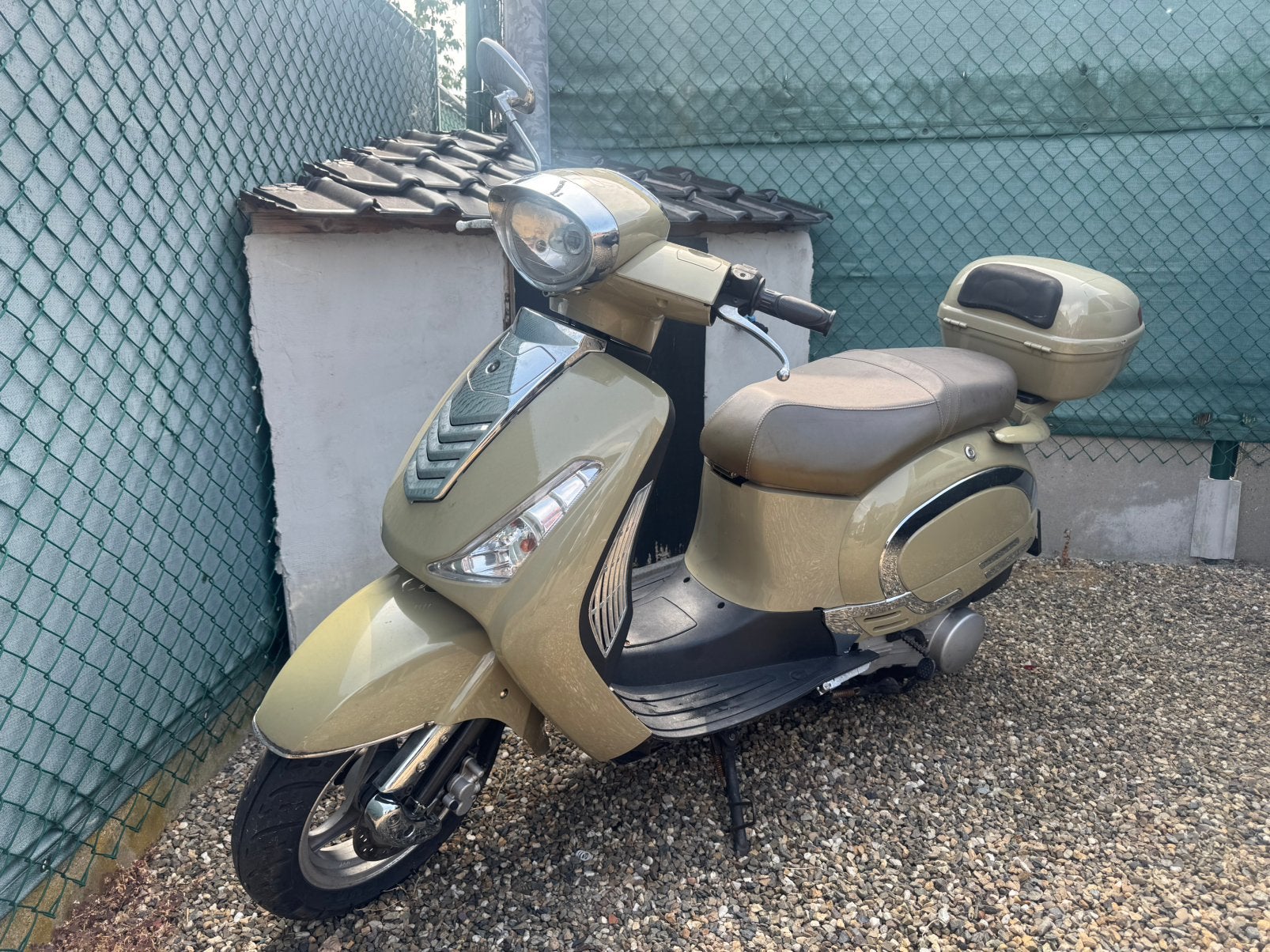 Retro scooter 125cc 5303km, Ophalen, Zo goed als nieuw