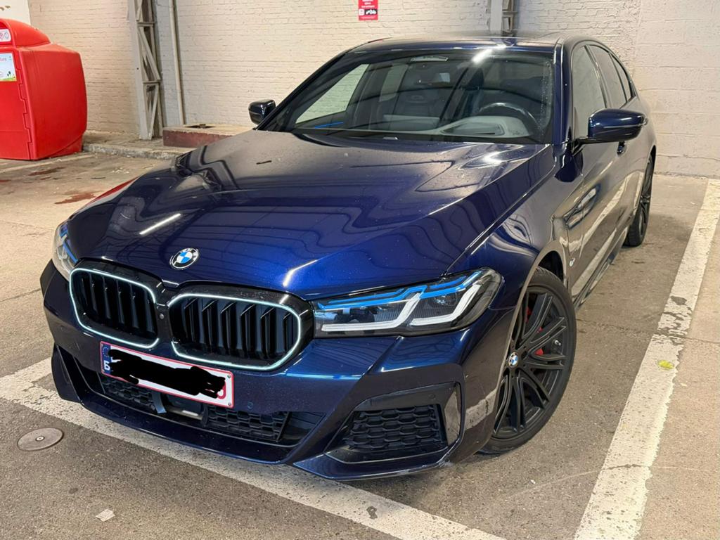 Entretien effectué par le concessionnaire Bmw 545e 2021 !, Autos, BMW, Cuir, Noir, Berline, Automatique