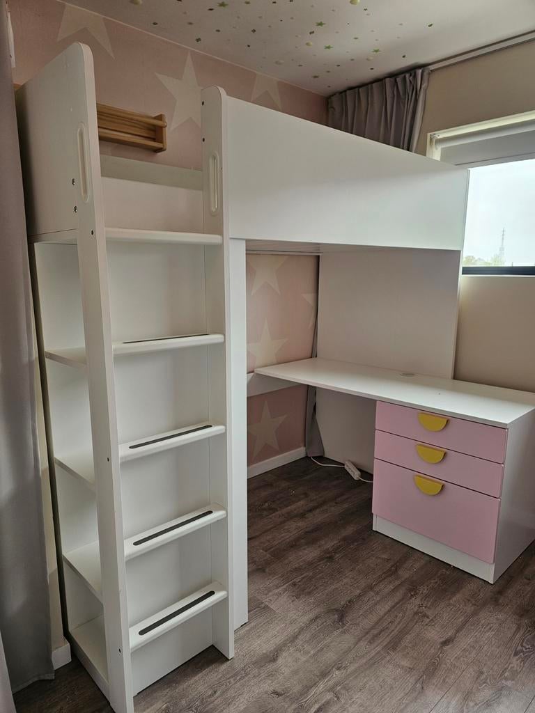 Smastad bed + bureau met roze fronten, Ophalen, Zo goed als nieuw