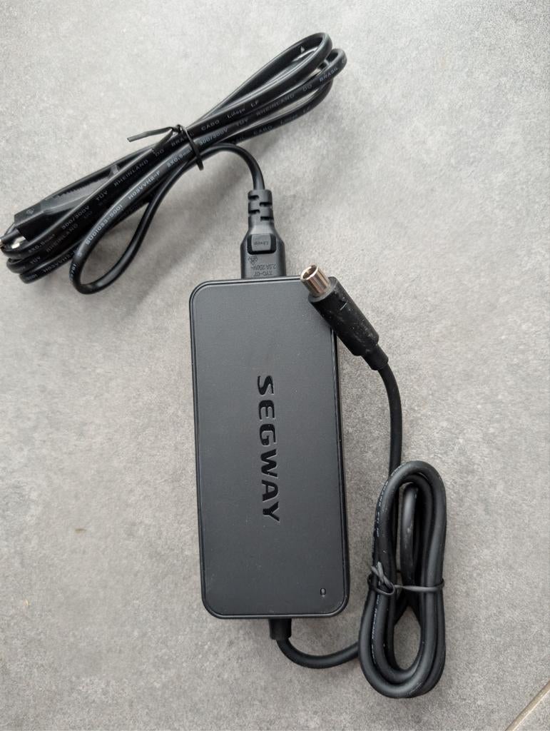 Segway ninebot elektrische step lader (71W, 42v), Ophalen of Verzenden, Zo goed als nieuw, Elektrische step (E-scooter), Segway ninebot