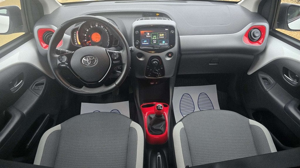Toyota Aygo Aygo 1.0i VVT-i x-clusiv II GARANTIE USINE 01/20, Auto's, Toyota, Voorwielaandrijving, 4 zetels, Stof, Gebruikt