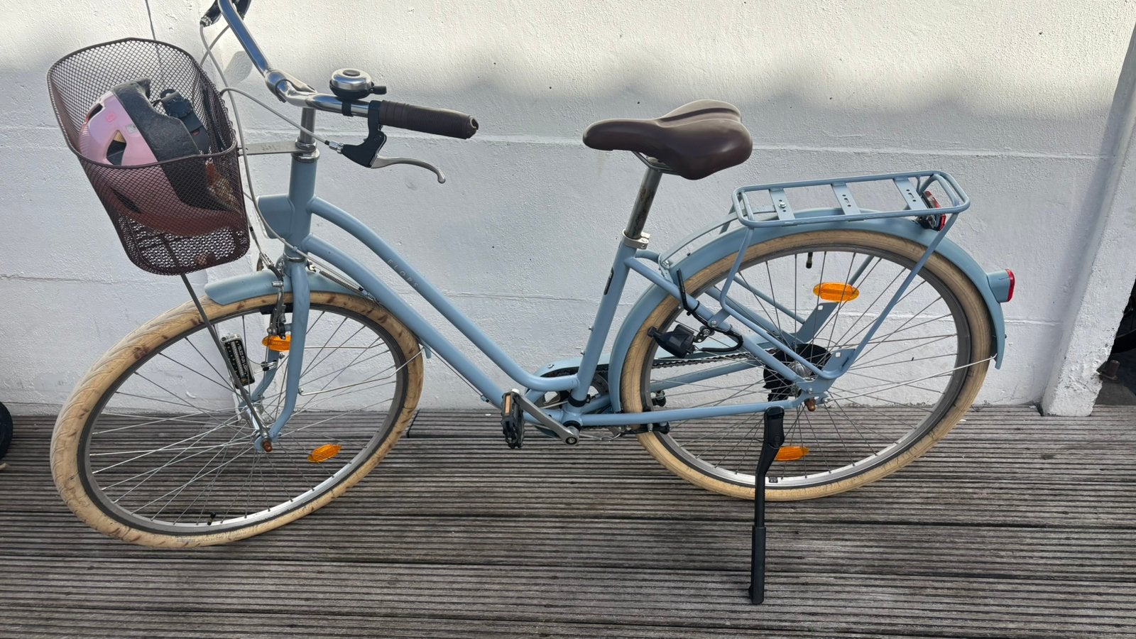 Vélo de ville bleu clair en très bon état avec panier, Vélos & Vélomoteurs, Enlèvement ou Envoi, Comme neuf, Panier