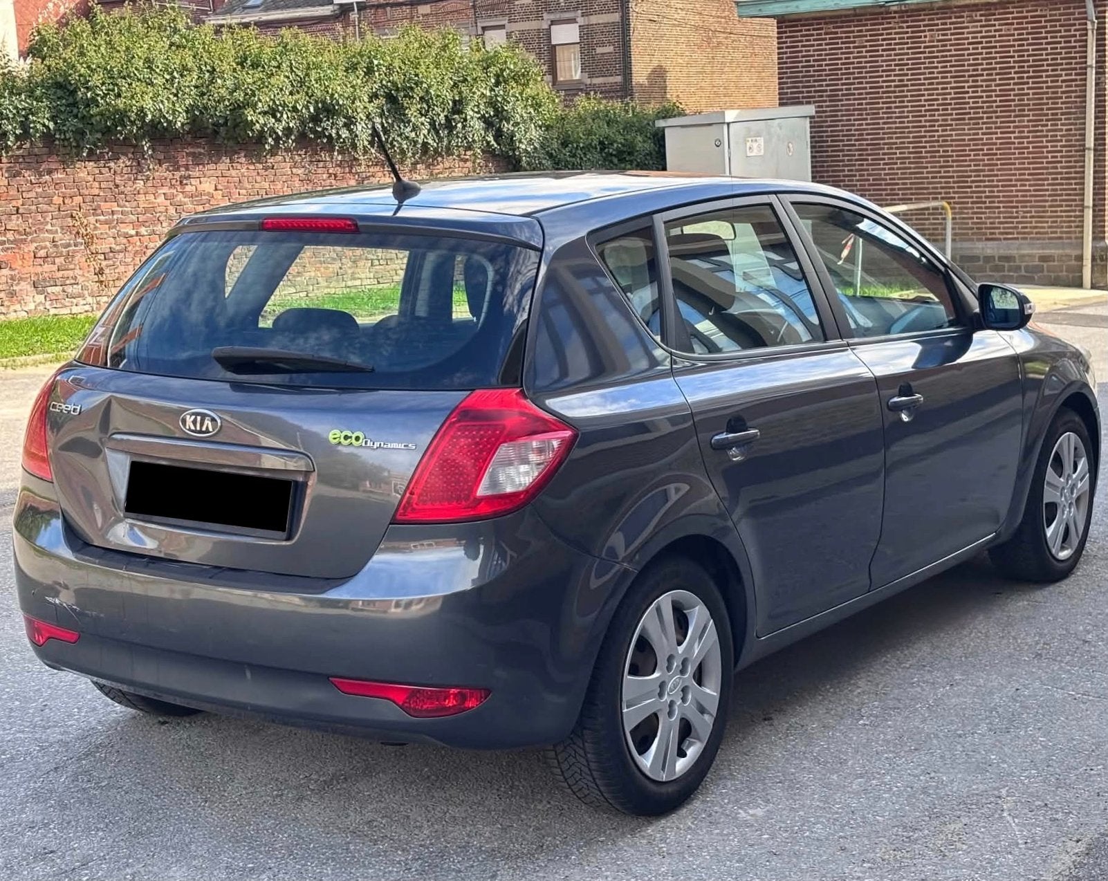 Kia ceed berline 2011 1.6 crdi 90ch euro5  200.000klms, Autos, Achat, Boîte manuelle, Noir, Particulier