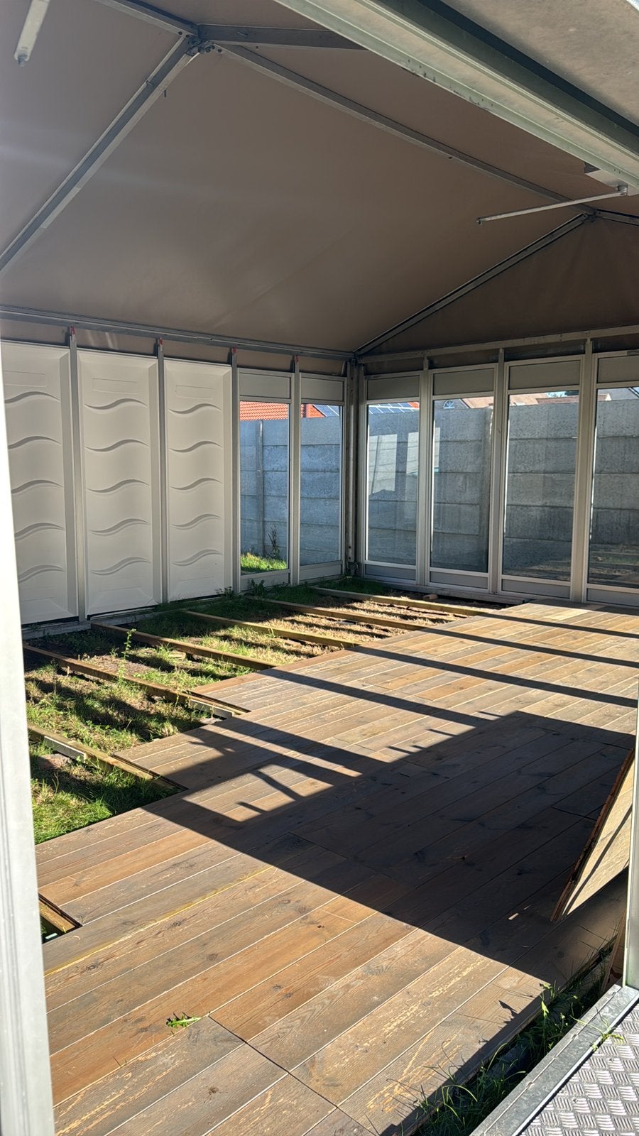 VIP TENT, Ophalen, Zo goed als nieuw