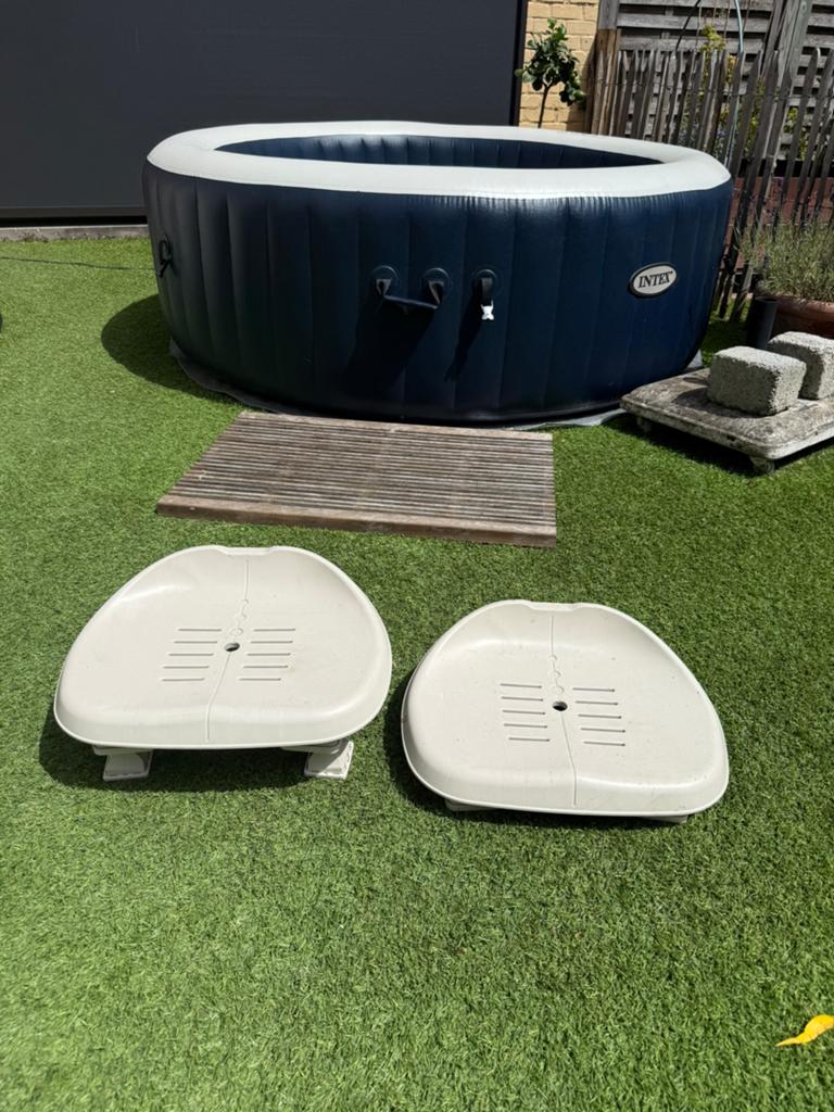 Jacuzzi stoeltjes intex, Tuin en Terras, Ophalen, Zo goed als nieuw