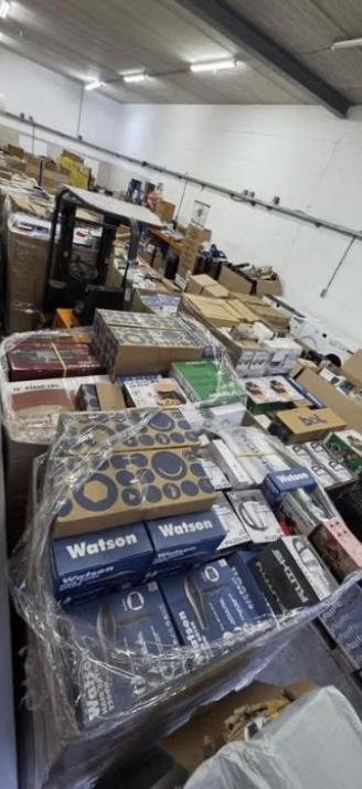 Pallets mix groothandel Retouren Webshop  post pakketten, Kleding | Heren, Ophalen, Nieuw, Adidas
