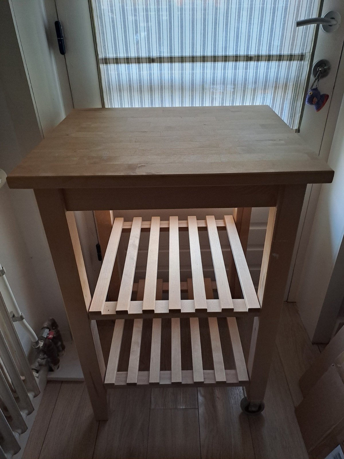 BEKVÄM roltafel berken 58x50
Roltafel, berken, 58x50 cm
Rolt, Huis en Inrichting, Ophalen
