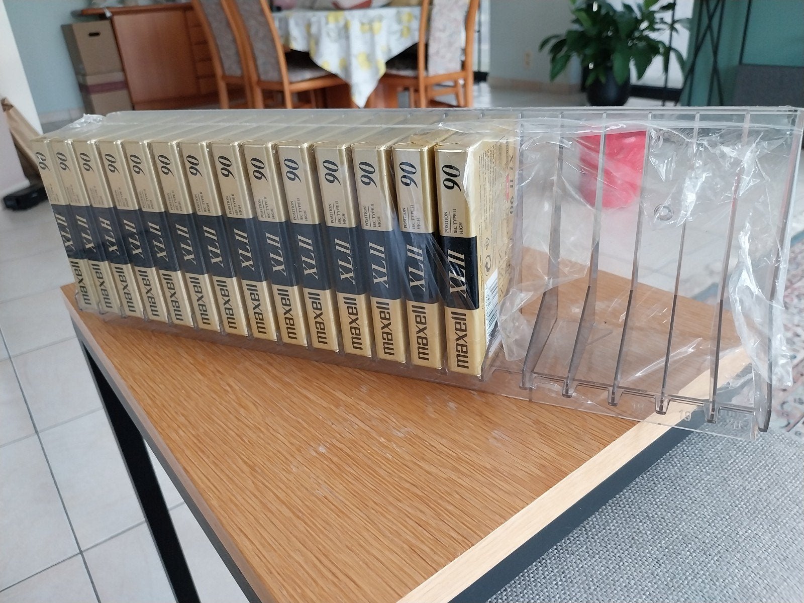 Prijsdaling! Maxell XLII 90 Cassettebandjes 14x + rek (Nieuw, Ophalen, 2 t/m 25 bandjes, Origineel, Met bewaardoos, rek of koffer