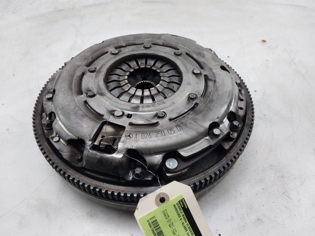 VOLANT MOTEUR BI-MASSE A (W176) (|A0262500501|A6510303305|), Valeo, Mercedes-Benz, Utilisé, 100, rue de Courcelles
75017  Paris, FR