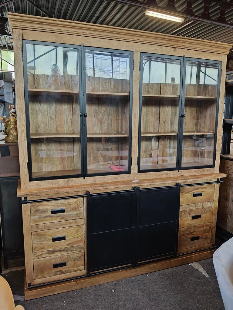 Buffetkast mangohout met glazen deuren (outlet), Huis en Inrichting, Ophalen, Nieuw, Hout