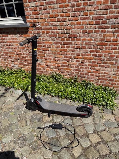Segway Ninebot elektrische step met lader, Fietsen en Brommers, Steps, Ophalen, Gebruikt, Elektrische step (E-scooter), Segway ninebot