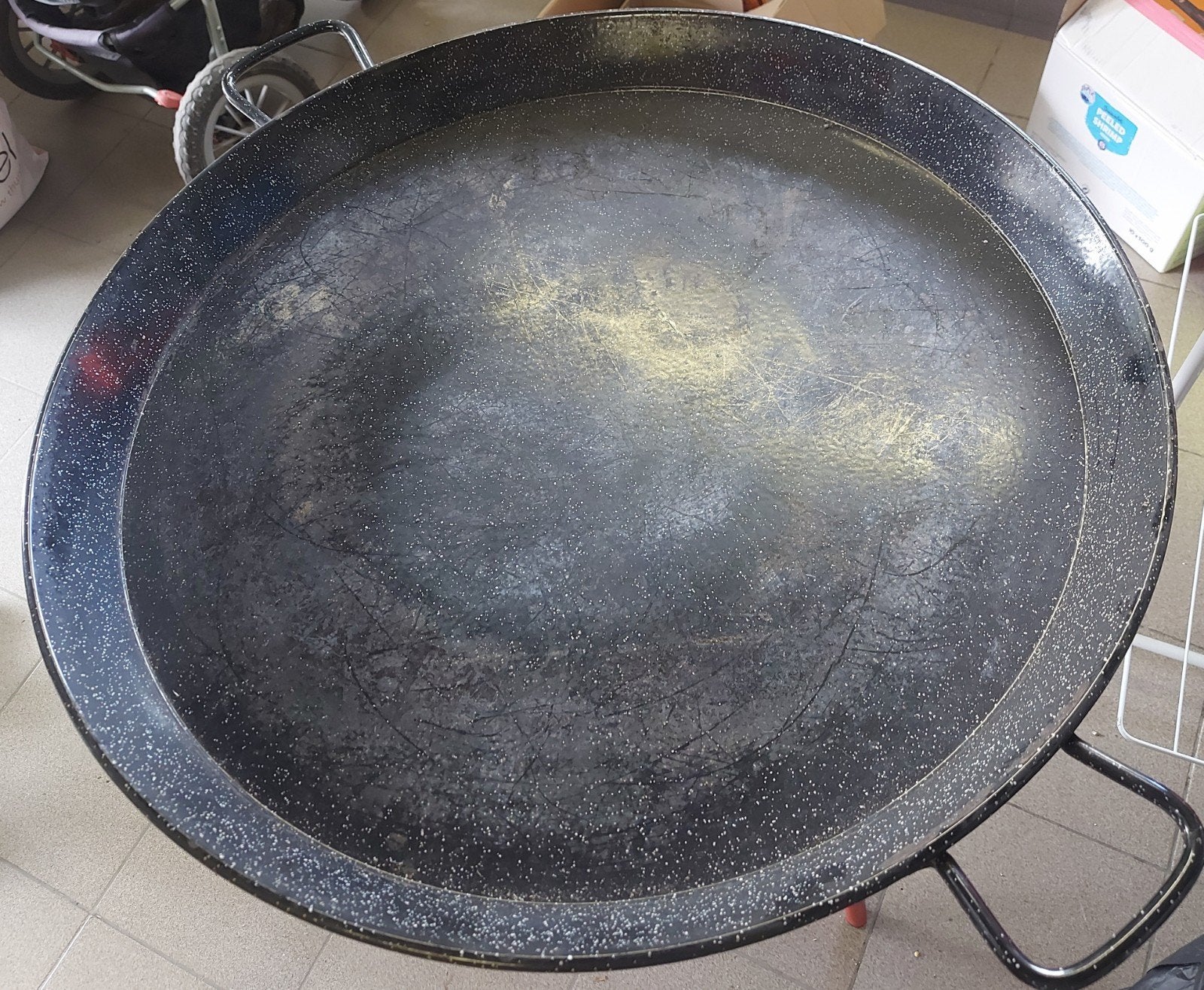Paella pan, Ophalen