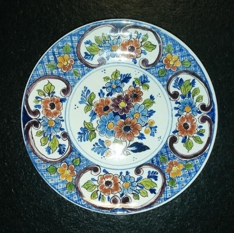 Oud Delft - Nijmeegs aardewerk polychrome sierbordje., Ophalen of Verzenden
