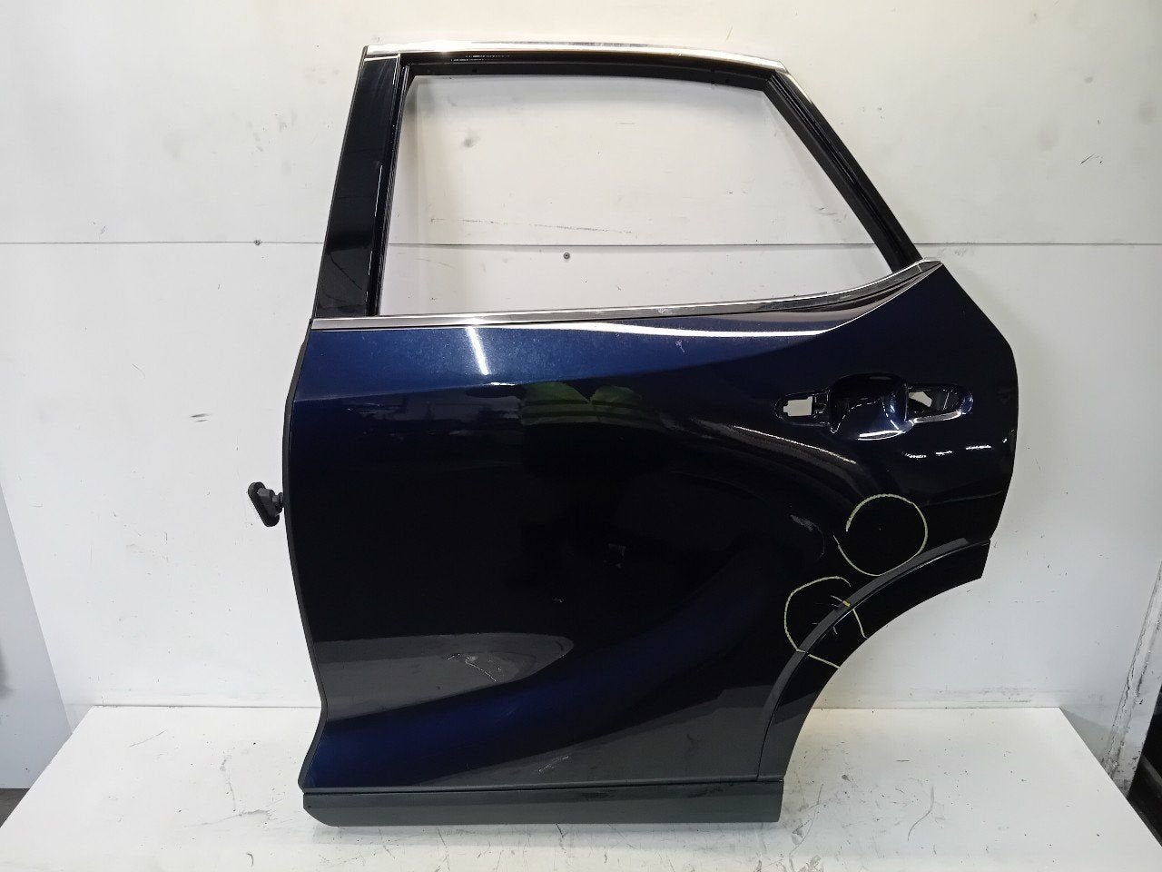 Portier links achter Lexus RX, Onderdelen@venauto.nl, Van der Ven Autorecycling B.V., Gebruikt, Ettenseweg 76, 4706 PB Roosendaal, The Netherlands