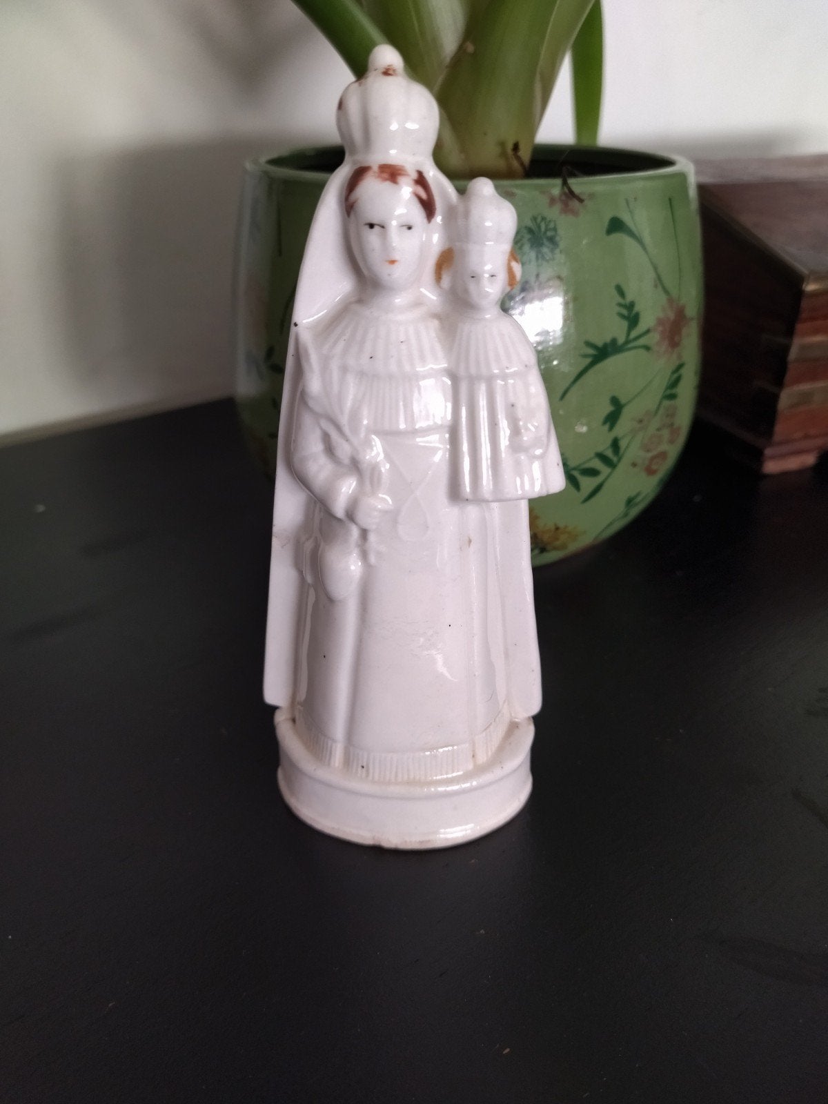 Antiek wit porseleinen beeldje van Madonna met kind -, Ophalen of Verzenden