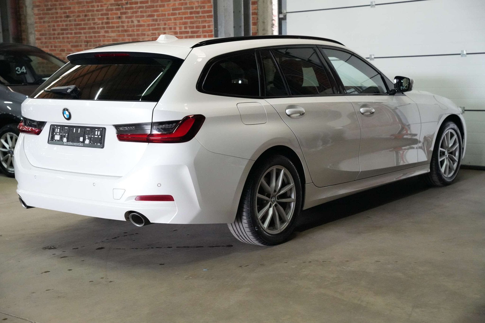 BMW 318 iA Automaat Benzine Facelift Garantie, 1998 cc, Stof, Gebruikt, 4 cilinders