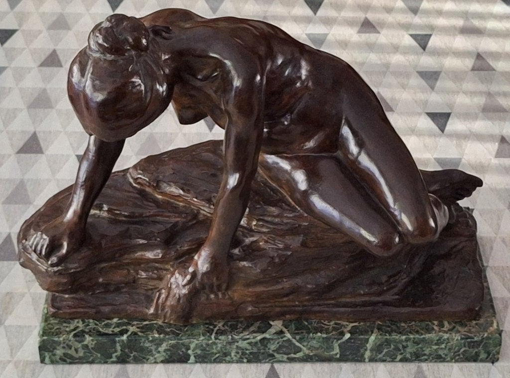 bronzen beeld van Floris de Cuyper knielend vrouwelijk naakt, Enlèvement, Bronze