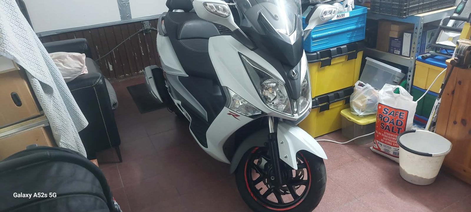 Exchange Sym Joymax 2017 avec PCX tous les 2500 km, Motos, Motos Autre, jusqu'à 11 kW, 1 cylindre, Enlèvement