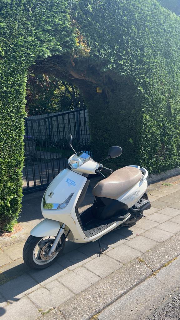 Scooter Peugeot Vivcaity 3, Fietsen en Brommers, Snorfietsen en Snorscooters, Zo goed als nieuw, Peugeot, Elektrisch, Ophalen
