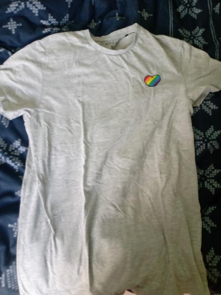 Grijze T-shirt met regenboog hartje, Kleding | Dames, T-shirts, Ophalen of Verzenden, Maat 38/40 (M)
