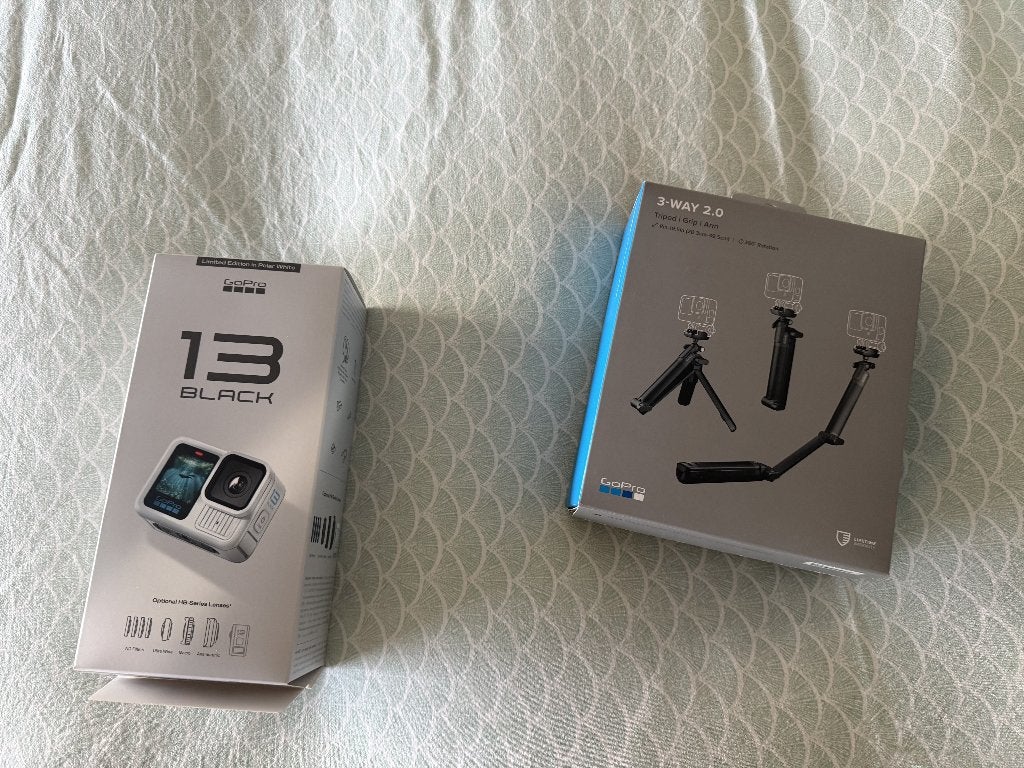GoPro HERO 13 Polar White + GoPro stick + 2 extra batterijen, TV, Hi-fi & Vidéo, Enlèvement, Comme neuf, GoPro