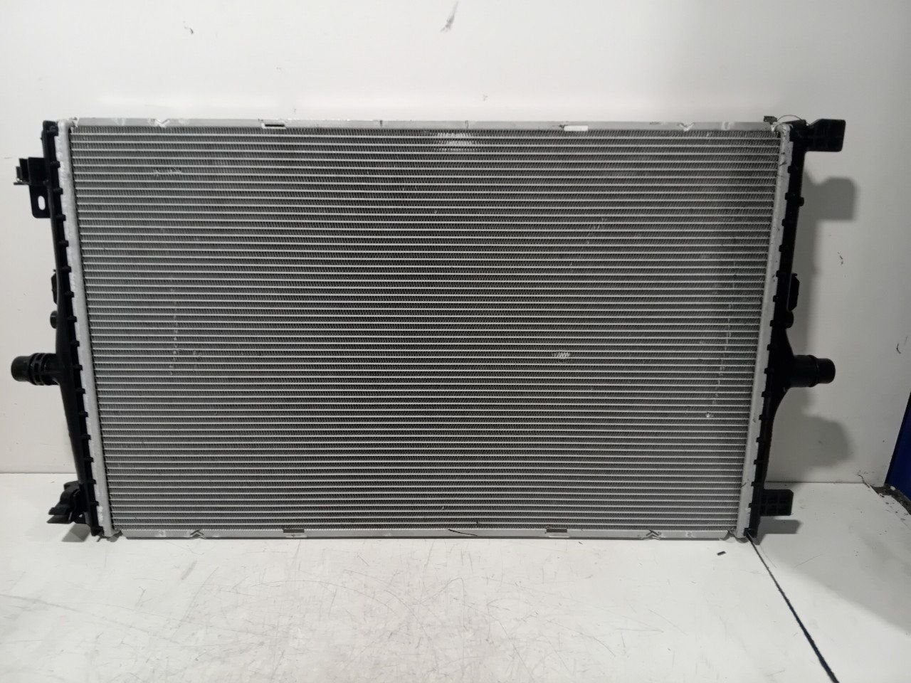 Radiateur Tesla Model, Onderdelen@venauto.nl, Van der Ven Autorecycling B.V., Ettenseweg 76, 4706 PB Roosendaal, The Netherlands